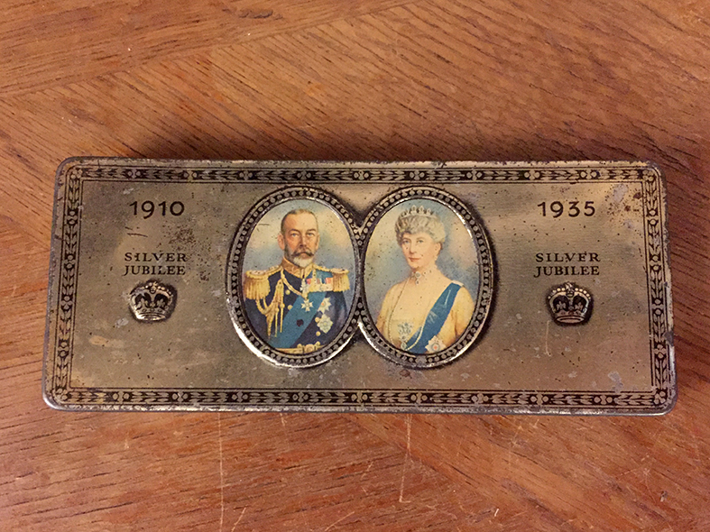 【🇬🇧 英國・銀禧紀念鐵盒・喬治五世與瑪麗王后】