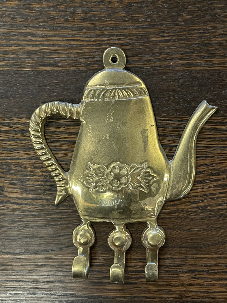 【🇬🇧 英國・茶壺造型黃銅刻花掛鉤・鄉村廚房風】