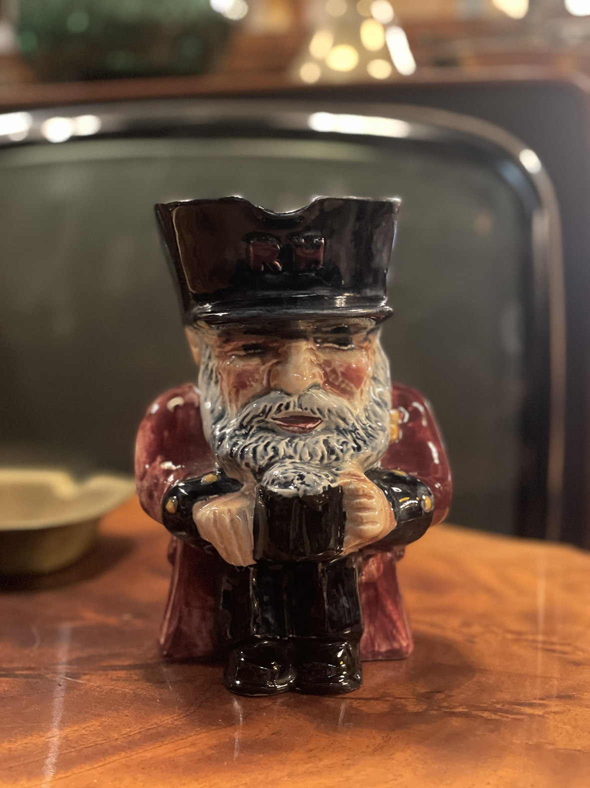 【🇬🇧 英國・Chelsea Pensioner 人物造型杯・手繪陶瓷藝術】