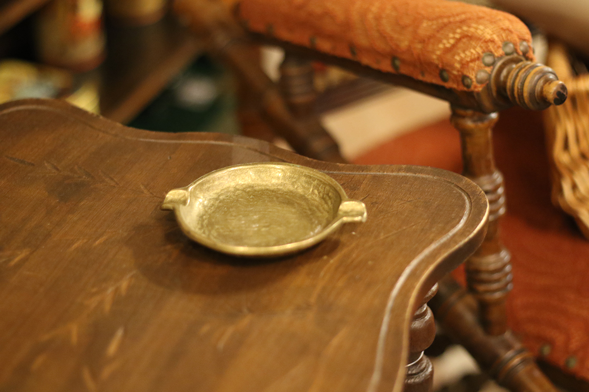 【🇫🇷 法國・手工實心黃銅鎚製菸灰缸・工匠手作】