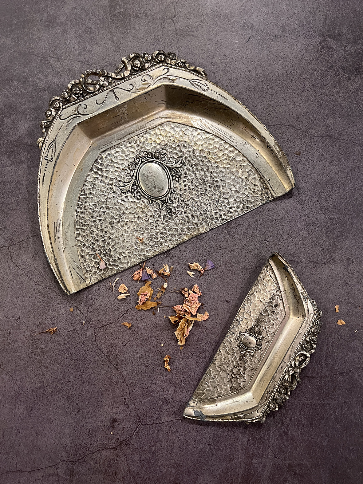 【🇫🇷 法國・手工錫浮雕桌面清潔鏟・巴洛克風格】