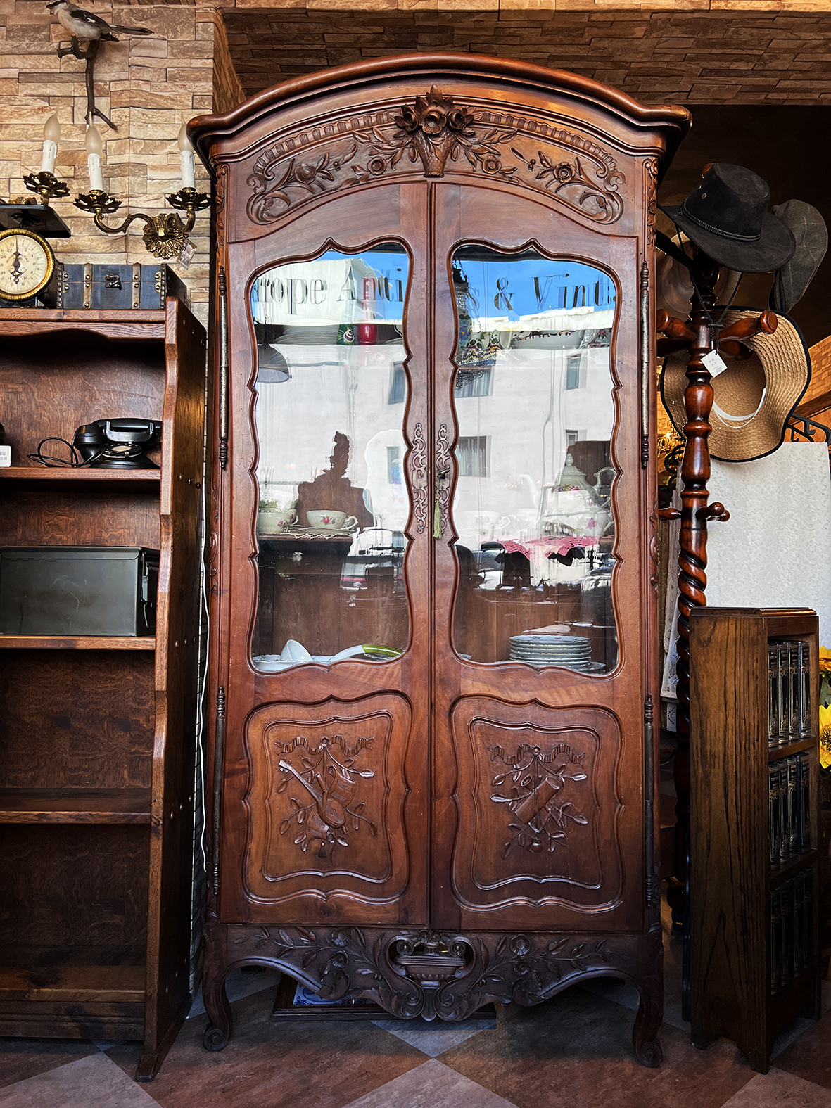 【🇫🇷 法國・普羅旺斯百年玻璃雕花收藏櫃・精品古董傢俱】