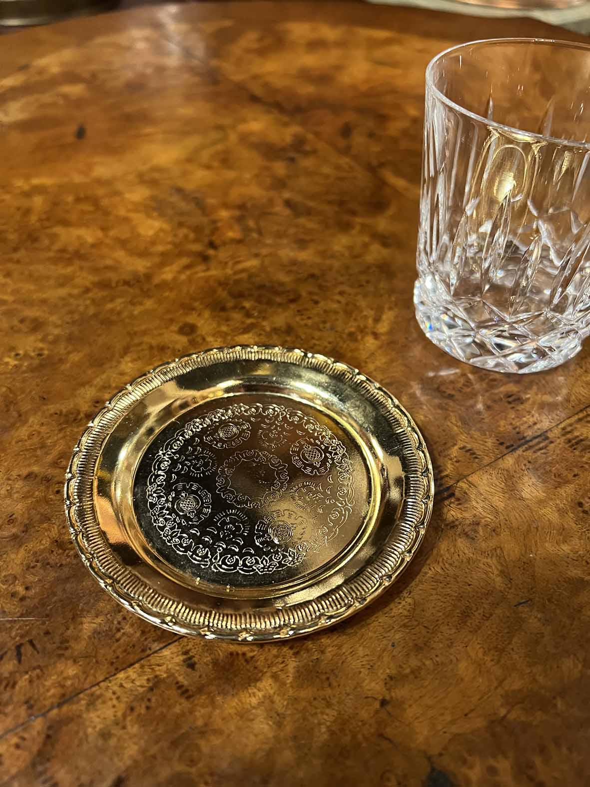 【🇫🇷 法國・鍍金浮雕刻花杯墊・古典餐桌優雅生活選物】