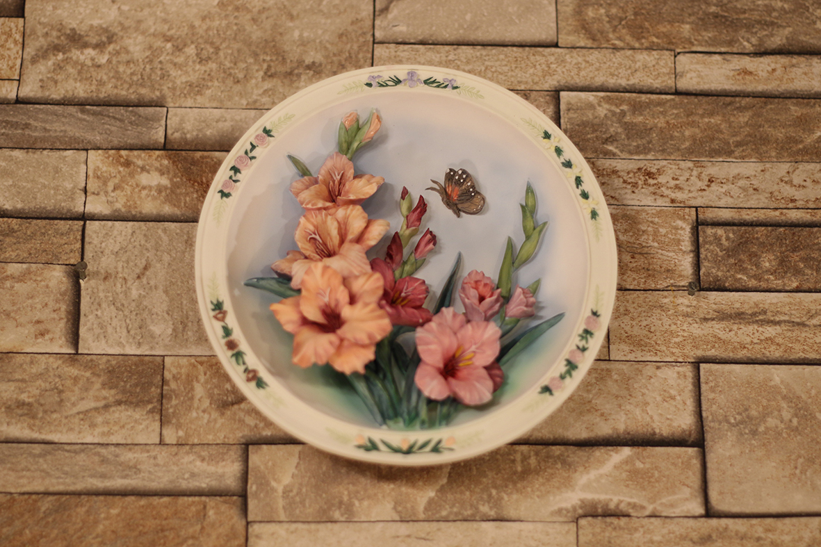 【🇺🇸 美國・Bradford Exchange 唐菖蒲花園・立體手工限量掛盤】