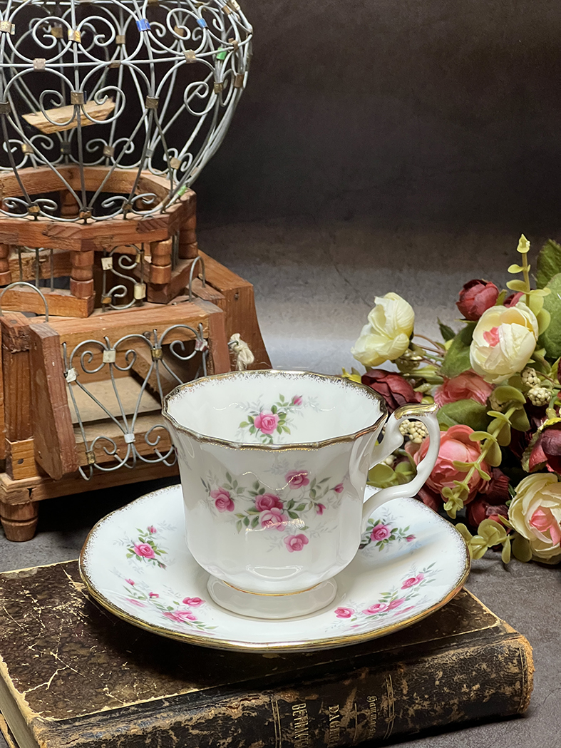 【🇬🇧 英國・Elizabethan STAFFORDSHIRE・粉嫩玫瑰骨瓷杯碟】