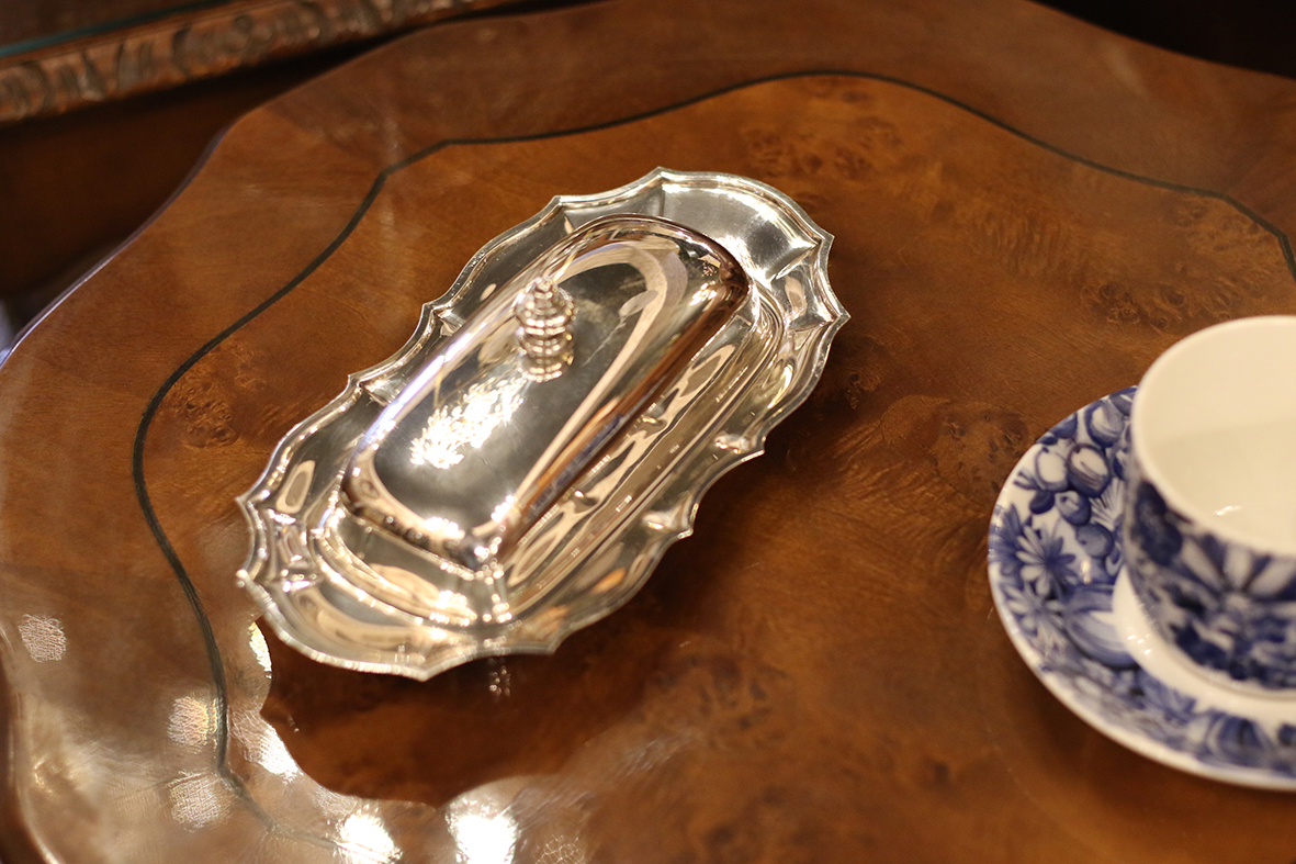 【🇬🇧 英國・弧面曲線鍍銀奶油盤／點心盤・古典宴會風格】
