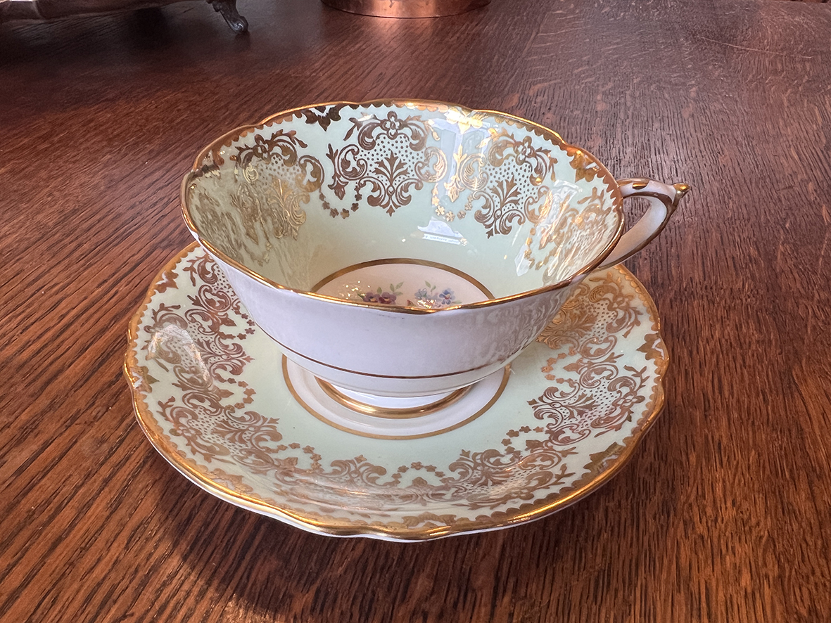 【🇬🇧 英國・Paragon 淺冰綠巴洛克金飾花卉茶杯碟組・皇室御用骨瓷】