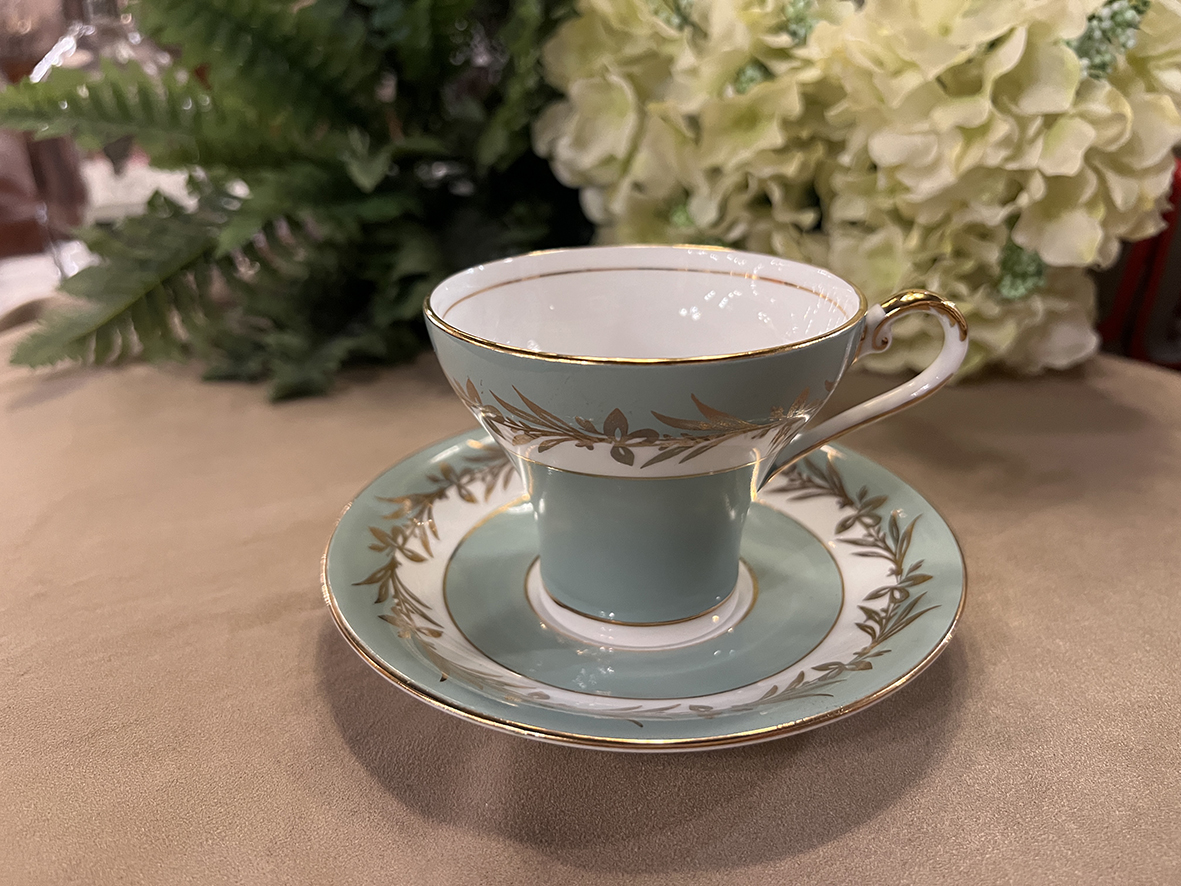 【🇬🇧 英國・Aynsley・1930年代鼠尾草綠K金花飾骨瓷杯碟組】
